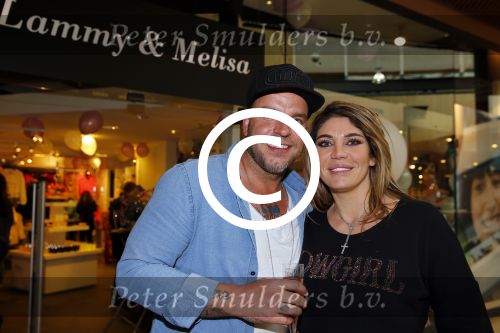 Apeldoorn 7 mei 2015
Melisa v d Meijde en Lammy openen een winkel in Apeldoorn. Andy v d Meijde is natuurlijk aanwezig.