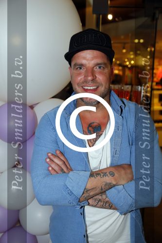 Apeldoorn 7 mei 2015
Melisa v d Meijde en Lammy openen een winkel in Apeldoorn. 
Andy v d Meijde is natuurlijk aanwezig.
