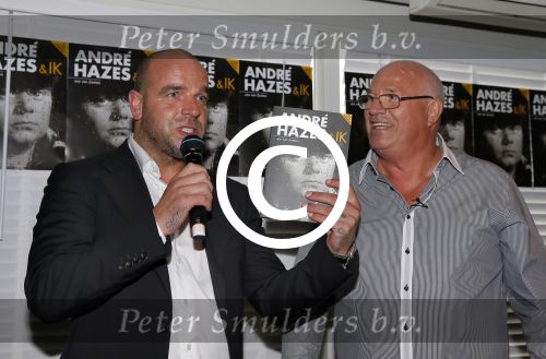Vinkeveen 9 september 2014
Presentatie Andre Hazes boek geschreven door Jos v Zoelen. Eerste boek wordt uitgerekt door Andy v d Meijde in de plashoeve.