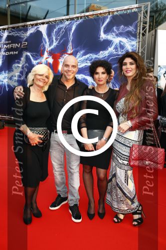 Amsterdam 22 april 2014
Premiere spiderman 2 in pathe Arena in Amsterdam. Andy v d Meijde met zijn vriendin Melisa v d Meijde Schaufeli en hun moeders