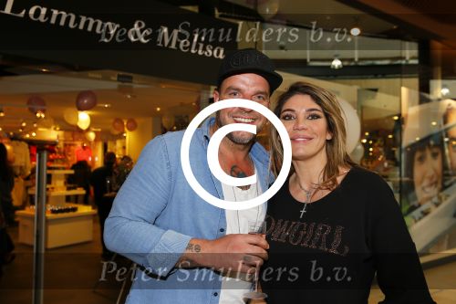 Apeldoorn 7 mei 2015
Melisa v d Meyde en Lammy openen een winkel in Apeldoorn. Andy v d Meyde is natuurlijk aanwezig.