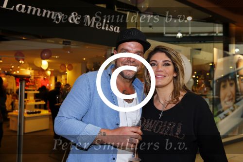 Apeldoorn 7 mei 2015
Melisa v d Meyde en Lammy openen een winkel in Apeldoorn. Andy v d Meyde is natuurlijk aanwezig.