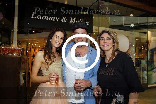 Apeldoorn 7 mei 2015
Melisa v d Meyde en Lammy openen een winkel in Apeldoorn. Andy v d Meyde is natuurlijk aanwezig.