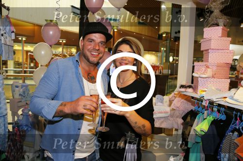 Apeldoorn 7 mei 2015
Melisa v d Meyde en Lammy openen een winkel in Apeldoorn. Andy v d Meyde is natuurlijk aanwezig.