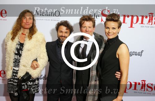 Amsterdam 18 mei 2015
Premiere de surprise van Mike v Diem met in de hoofdrollen Georgina Verbaan en Jeroen v Koningsbrugge. De premiere was in Tuschinski. Angela Schijf met man