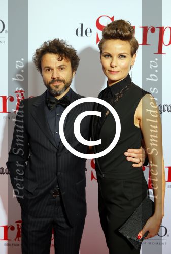 Amsterdam 18 mei 2015
Premiere de surprise van Mike v Diem met in de hoofdrollen Georgina Verbaan en Jeroen v Koningsbrugge. De premiere was in Tuschinski. Angela Schijf met man