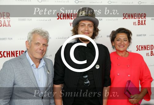 Amsterdam 25 mei 2015
Premiere Schneider vs Bax van Alex v Warmerdam in het eye theater. Annet Malherbe met zoon