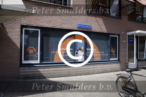 Rotterdam 13 mei 2015
Op bezoek thuis bij zangeres Annie de Reuver die inmiddels 98 jaar oud is en in een verzorgingstehuis woont. Bas en Coby v Toor komen regelmatig op bezoek bij haar.