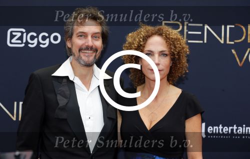 Amsterdam 1 juni 2015
Fajah Lourens met haar nieuwe vriend Gijs Scheringa.Premiere Rendez Vous in het nieuwe de la mar met oa Mark v Eeuwen Loes Haverkort Peter Paul Muller en Pierre Boulanger. Antoinette Beumer met man en zus