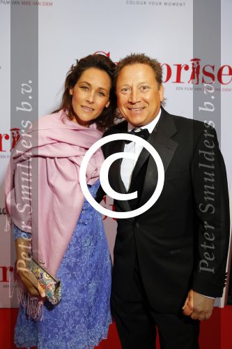 Amsterdam 18 mei 2015
Premiere de surprise van Mike v Diem met in de hoofdrollen Georgina Verbaan en Jeroen v Koningsbrugge. De premiere was in Tuschinski. Armando Borsato met vriendin