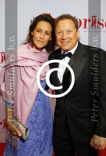 Amsterdam 18 mei 2015
Premiere de surprise van Mike v Diem met in de hoofdrollen Georgina Verbaan en Jeroen v Koningsbrugge. De premiere was in Tuschinski. Armando Borsato met vriendin