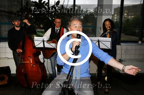 Amsterdam 2 juni 2015  
Bart Bosch 25 jaar artiest . Zijn vrouw kinderen en vader en moeder (ouders) zijn natuurlijk aanwezig.
Rebecca Cabau v Kasbergen presenteert het .