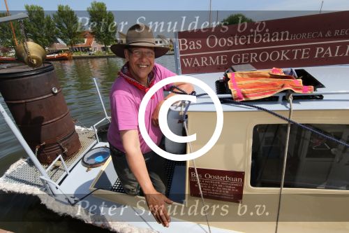 Stavoren, 22 Mei 2015
Bas Oosterbaan Palingrokerij op zijn bootje
Paling roken
info@basoosterbaan.nl