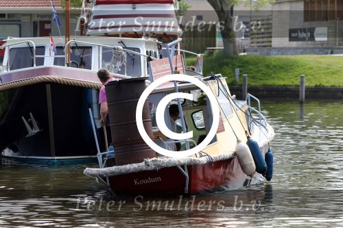 Stavoren, 22 Mei 2015
Bas Oosterbaan Palingrokerij op zijn bootje
Paling roken
info@basoosterbaan.nl