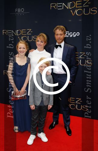 Amsterdam 1 juni 2015
Fajah Lourens met haar nieuwe vriend Gijs Scheringa.Premiere Rendez Vous in het nieuwe de la mar met oa Mark v Eeuwen Loes Haverkort Peter Paul Muller en Pierre Boulanger. Bianca Krijgsman met kinderen