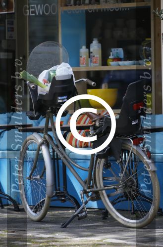 Amsterdam 19 mei 2015 
Bracha v Doesburgh zwanger (van tweeling) op de fiets in amsterdam.