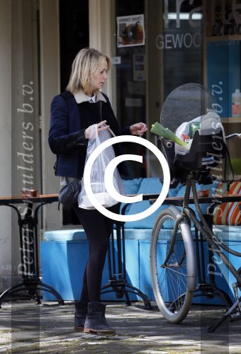 Amsterdam 19 mei 2015 
Bracha v Doesburgh zwanger (van tweeling) op de fiets in amsterdam.