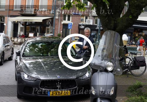 Amsterdam 6 mei 2015
Bram Moszkowicz met zijn Maserati op de cornelis schuytstraat