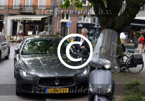 Amsterdam 6 mei 2015
Bram Moszkowicz met zijn Maserati op de cornelis schuytstraat