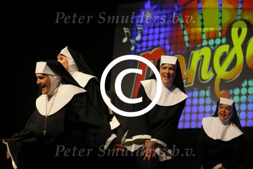 Amsterdam 11 mei 2015     
Presentaie castleden van de nieuwe stukken van Dommelgraaf en Cornelisse productions in de Meervaart.