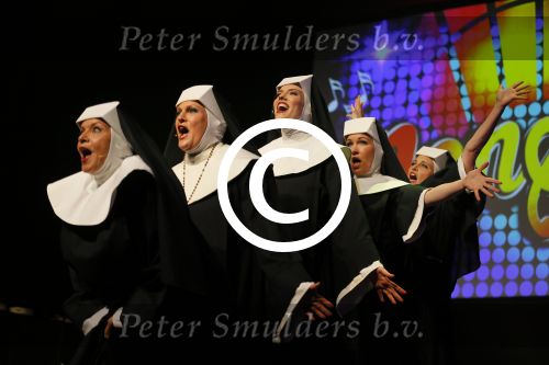 Amsterdam 11 mei 2015     
Presentaie castleden van de nieuwe stukken van Dommelgraaf en Cornelisse productions in de Meervaart.