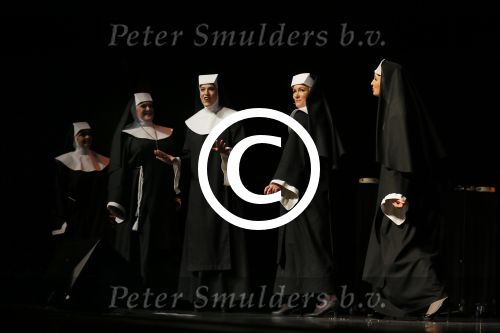 Amsterdam 11 mei 2015     
Presentaie castleden van de nieuwe stukken van Dommelgraaf en Cornelisse productions in de Meervaart.