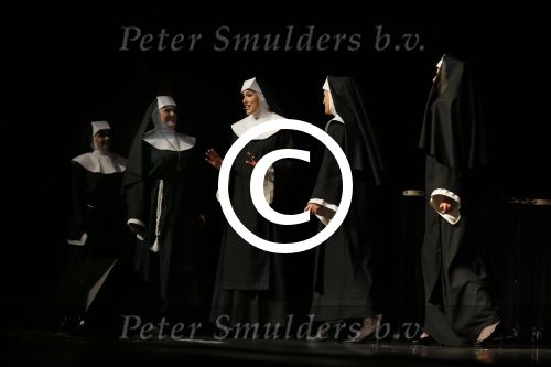Amsterdam 11 mei 2015     
Presentaie castleden van de nieuwe stukken van Dommelgraaf en Cornelisse productions in de Meervaart.