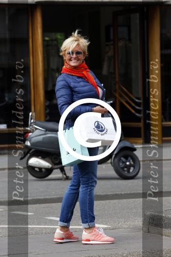 Amsterdam 12 mei 2015 
Caroline Tensen aan het shoppen