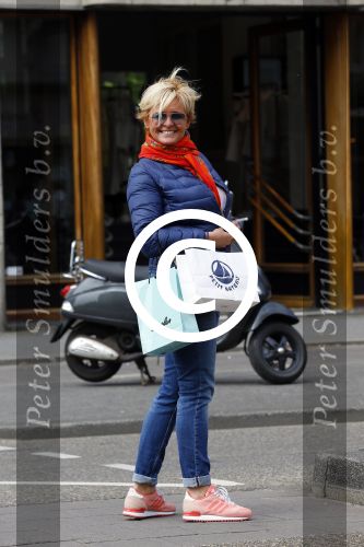 Amsterdam 12 mei 2015 
Caroline Tensen aan het shoppen