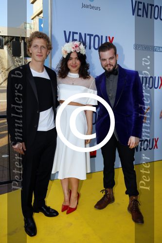 Utrecht 12 mei 2015
Premiere Ventoux in het Beatrix theater.
cast met oa Martijn Lakemeier Abbey Hoes Alex Hendrickx Jonas Smulders Leopold Witte Wilfried de Jong Kasper v Kooten.