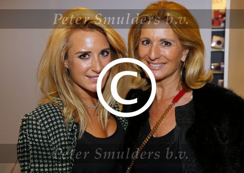 Amsterdam 6 mei 2015 
Presentatie nieuwe parfum van Cloe bij ici paris op de kalverstraat.
Chantal Bles met moeder
