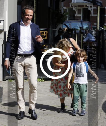 Amsterdam 11 mei 2015
Chantal janzen met haar man Marco en zoontje James op de cornelis schuytstraat.