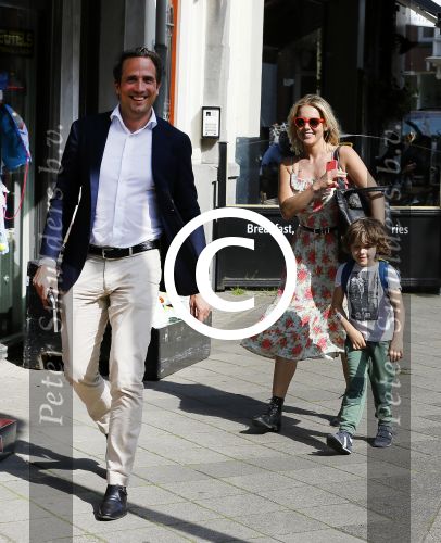 Amsterdam 11 mei 2015
Chantal janzen met haar man Marco en zoontje James op de cornelis schuytstraat.