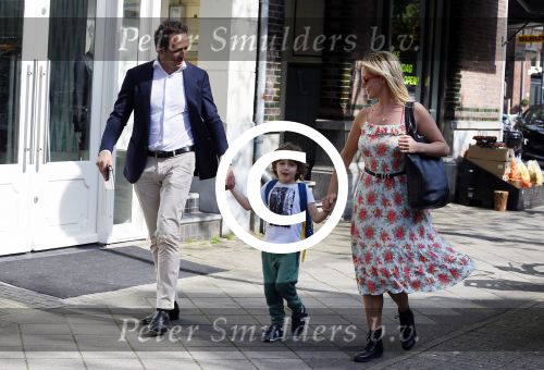 Amsterdam 11 mei 2015
Chantal janzen met haar man Marco en zoontje James op de cornelis schuytstraat.
