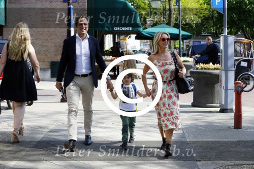 Amsterdam 11 mei 2015
Chantal janzen met haar man Marco en zoontje James op de cornelis schuytstraat.
