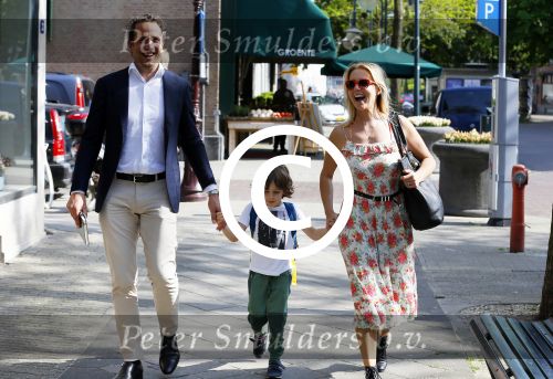 Amsterdam 11 mei 2015
Chantal janzen met haar man Marco en zoontje James op de cornelis schuytstraat.