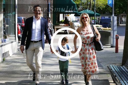 Amsterdam 11 mei 2015
Chantal janzen met haar man Marco en zoontje James op de cornelis schuytstraat.