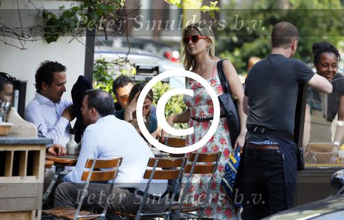 Amsterdam 11 mei 2015
Chantal janzen met haar man Marco en zoontje James op de cornelis schuytstraat.