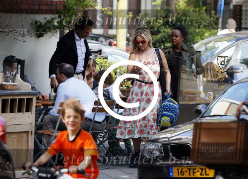 Amsterdam 11 mei 2015
Chantal janzen met haar man Marco en zoontje James op de cornelis schuytstraat.