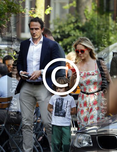 Amsterdam 11 mei 2015
Chantal janzen met haar man Marco en zoontje James op de cornelis schuytstraat.