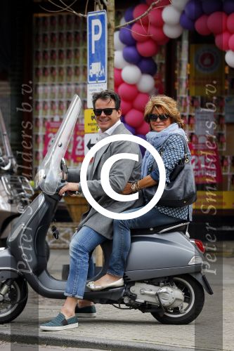Amsterdam 22 mei 2015  
Leco v Zadelhoff en Christine Kroonenberg op vespa scooter
