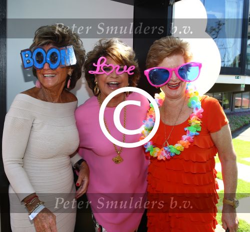 Amsterdam, 4 Juni 2015
Party van Talkies Magazine op het terras van het Hilton Hotel op de Apollolaan.
Christine Kroonenburg met vriendinnen