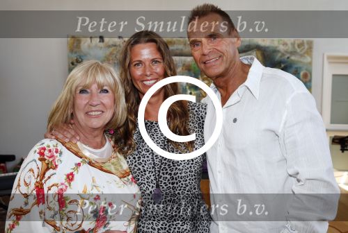 Amsterdam 8 juni 2015
Boekpresentatie Boek Danielle v t Schip Oonk in Yogacentrum Amsterdam. Danielle met vader Joop Oonk en moeder Willeke Alberti