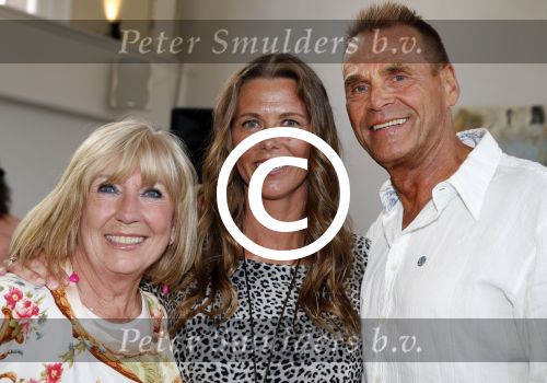 Amsterdam 8 juni 2015
Boekpresentatie Boek Danielle v t Schip Oonk in Yogacentrum Amsterdam. Danielle met vader Joop Oonk en moeder Willeke Alberti