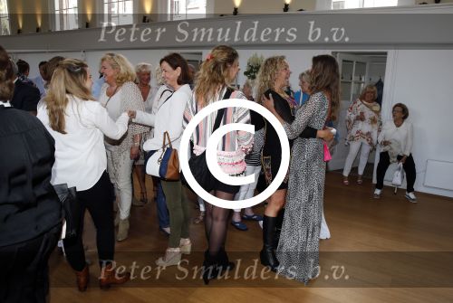 Amsterdam 8 juni 2015
Boekpresentatie Boek Danielle v t Schip Oonkp in Yogacentrum Amsterdam.