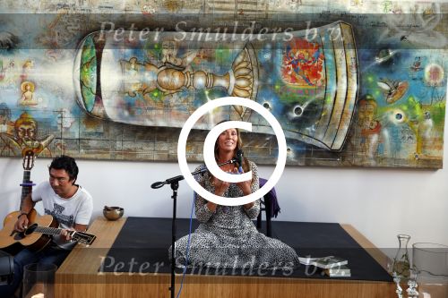 Amsterdam 8 juni 2015
Boekpresentatie Boek Danielle v t Schip Oonk in Yogacentrum Amsterdam.