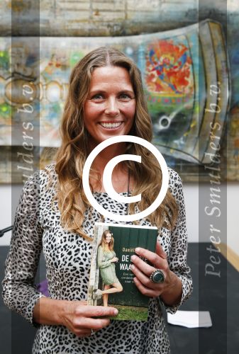 Amsterdam 8 juni 2015
Boekpresentatie Boek Danielle v t Schip Oonk in Yogacentrum Amsterdam.