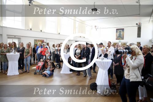 Amsterdam 8 juni 2015
Boekpresentatie Boek Danielle v t Schip Oonk in Yogacentrum Amsterdam.