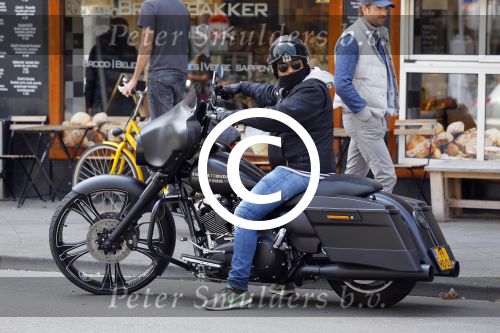 Amsterdam 27 mei 2015  
Dennis Rugenbregt op zijn Buddha to Buddha Harley Davidson motor