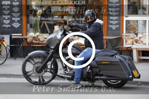 Amsterdam 27 mei 2015  
Dennis Rugenbregt op zijn Buddha to Buddha Harley Davidson motor